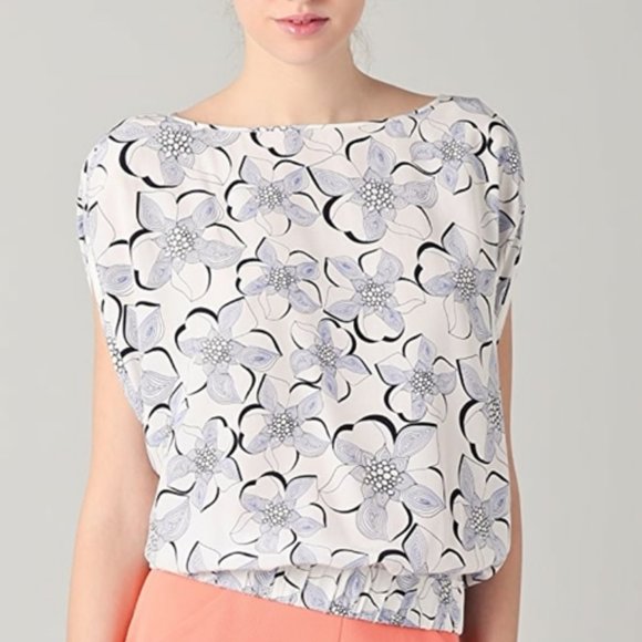 DVF Tomori Top Silk Blue Floral Print Size 2 - Picture 2 of 9